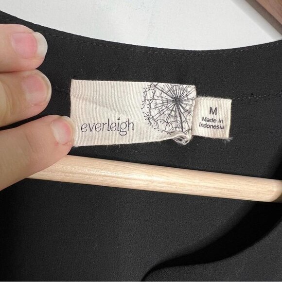 Everleigh Womens Size Medium Black Tunic Blouse Gathered Sleeves Lightweight - Picture 5 of 10